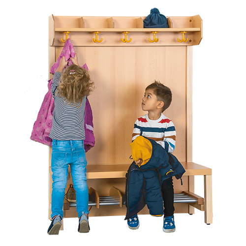 Complete kledingkast met een open rij planken