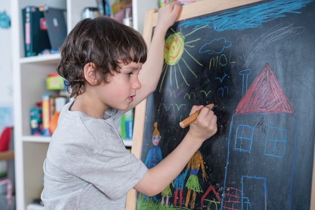 kindermenu, chalkboard, chalk drawing, child activity, house drawing