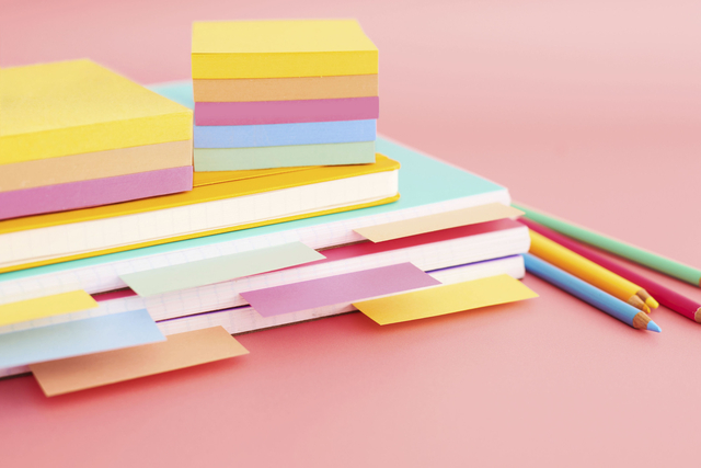 notitieboek, post-its, kleurig, pennen, notitieblok