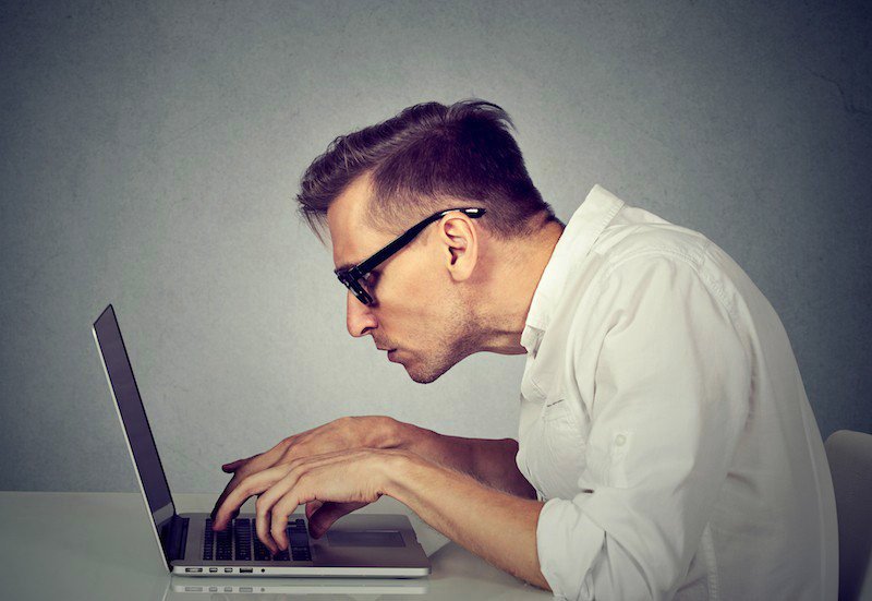 De juiste werkhouding; zo voorkom je pijn in je lijf De juiste werkhouding; zo voorkom je pijn in je lijf