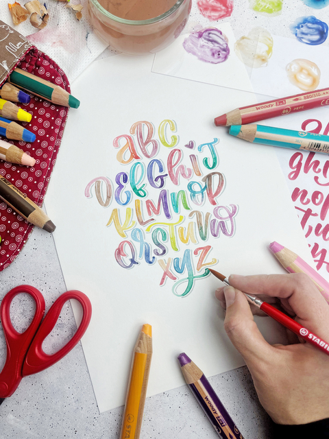 alphabet, letters, handlettering, kleurpotloden, kunstbenodigdheden