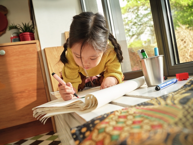 kinderspeler, tekenen, tekenblok, potlood, studiehoek