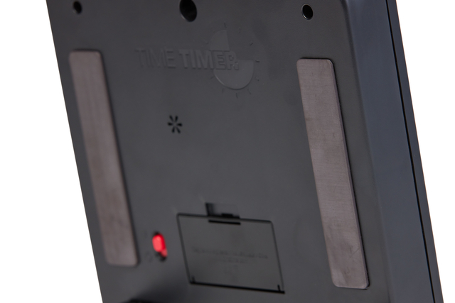 digital clock, achterkant, standaard, batterij compartiment, rode indicator