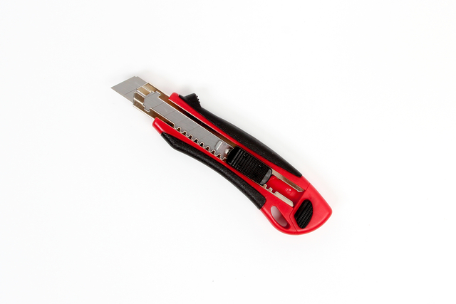utility knife, box cutter,  retractable blade, red handle, adjustable blade