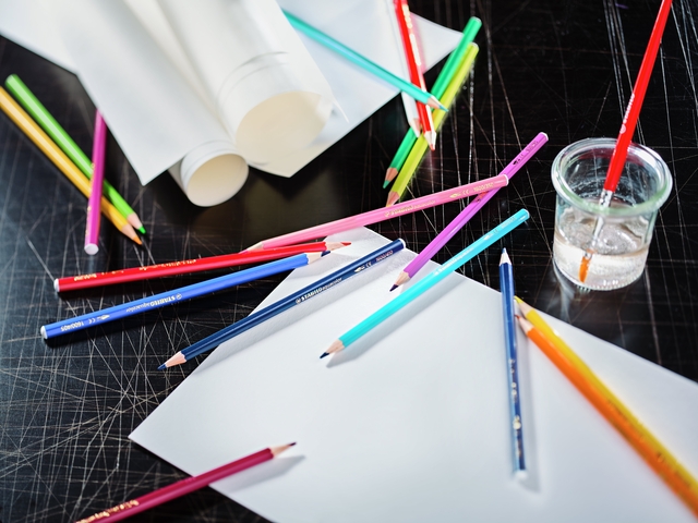 potlood, papier, tekenmateriaal, glas, rond bordje