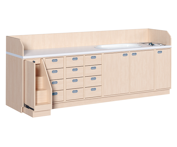 Commode, vier rijen plus ligbad en wastafel