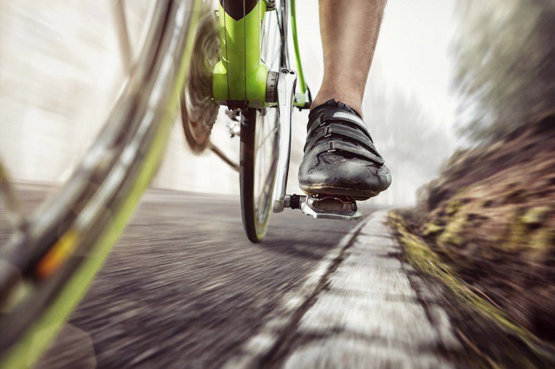 Fiets je fit en slim terwijl je werkt op een deskbike
