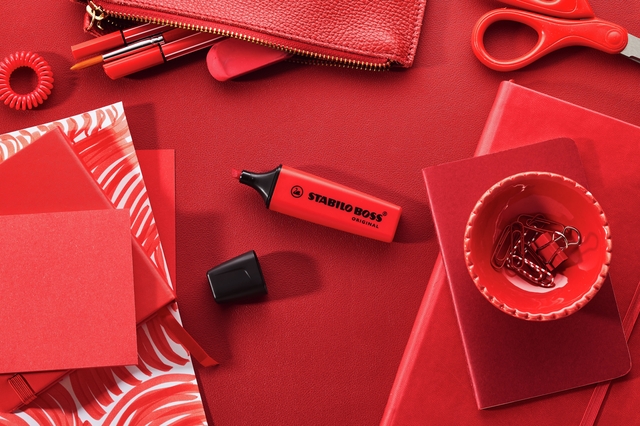 kantoorbenodigdheden, rode kleur, stiftslijper?