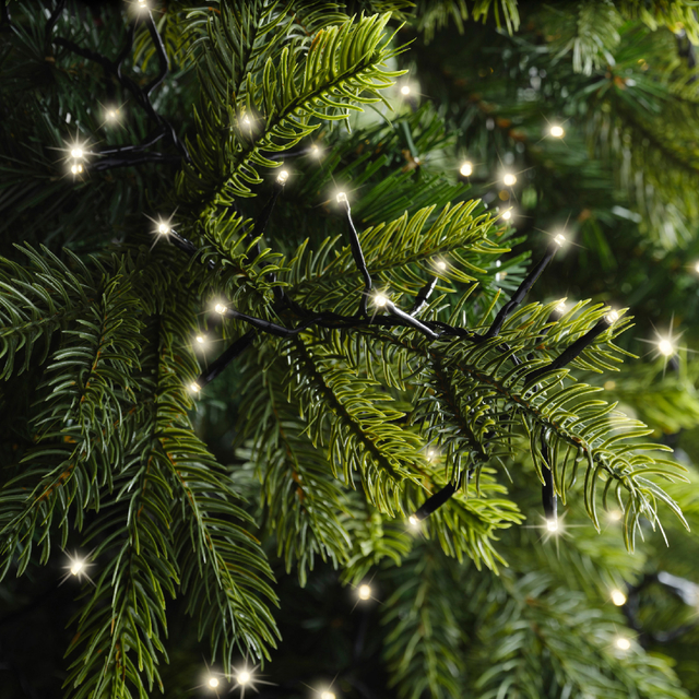 Kunstkersttak, Groene naalden, Ledverlichting, Warm wit licht, Zwarte draad
